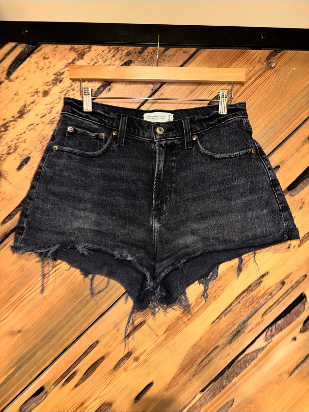 Abercrombie & Fitch The 90’s Relaxed Cutoff High Rise Curve Love Shorts